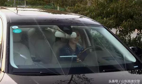 如何调节玻璃水喷的方式,零跑玻璃水喷射角度怎么调