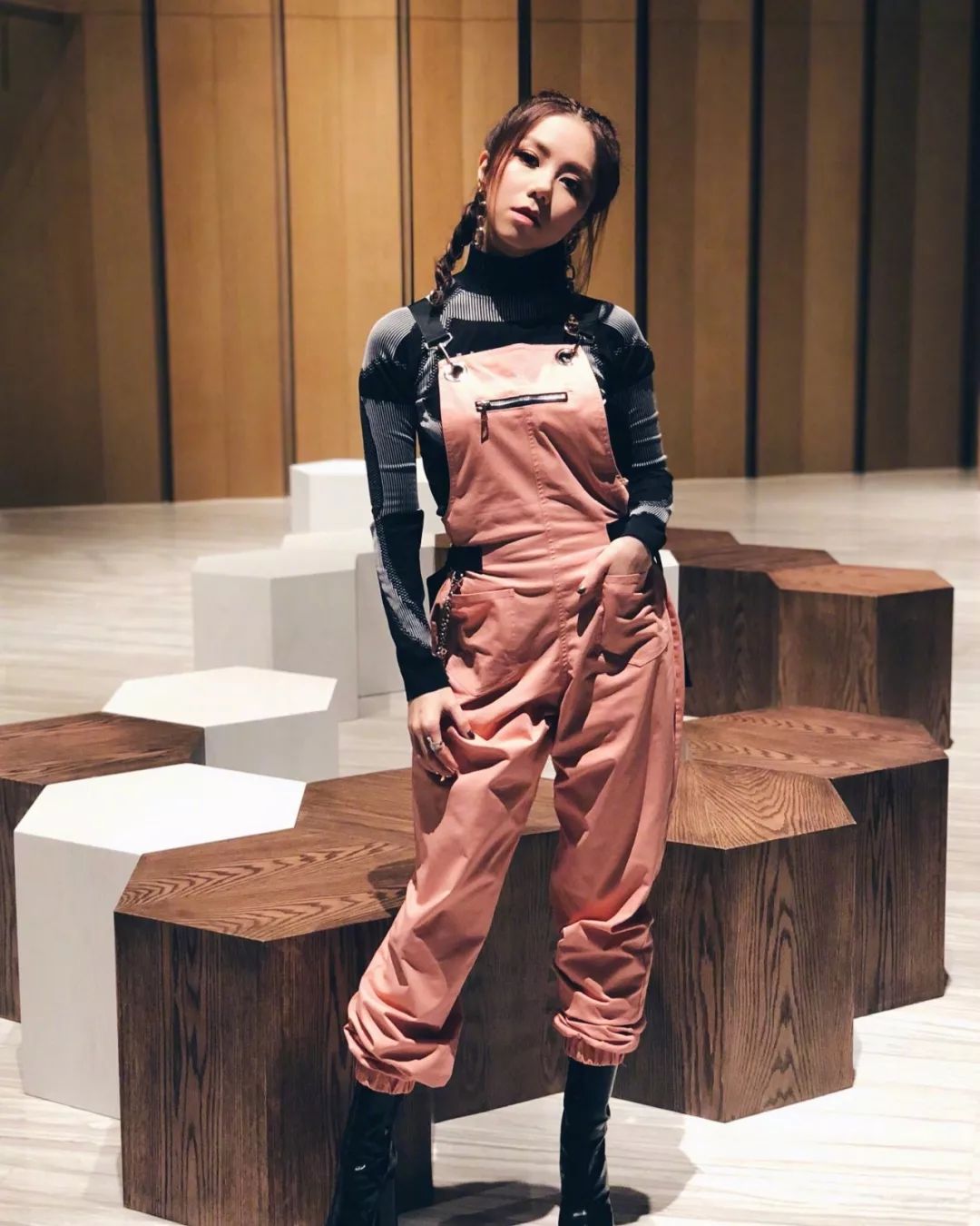 邓紫棋同款蛇形戒指,戒指不能戴太满