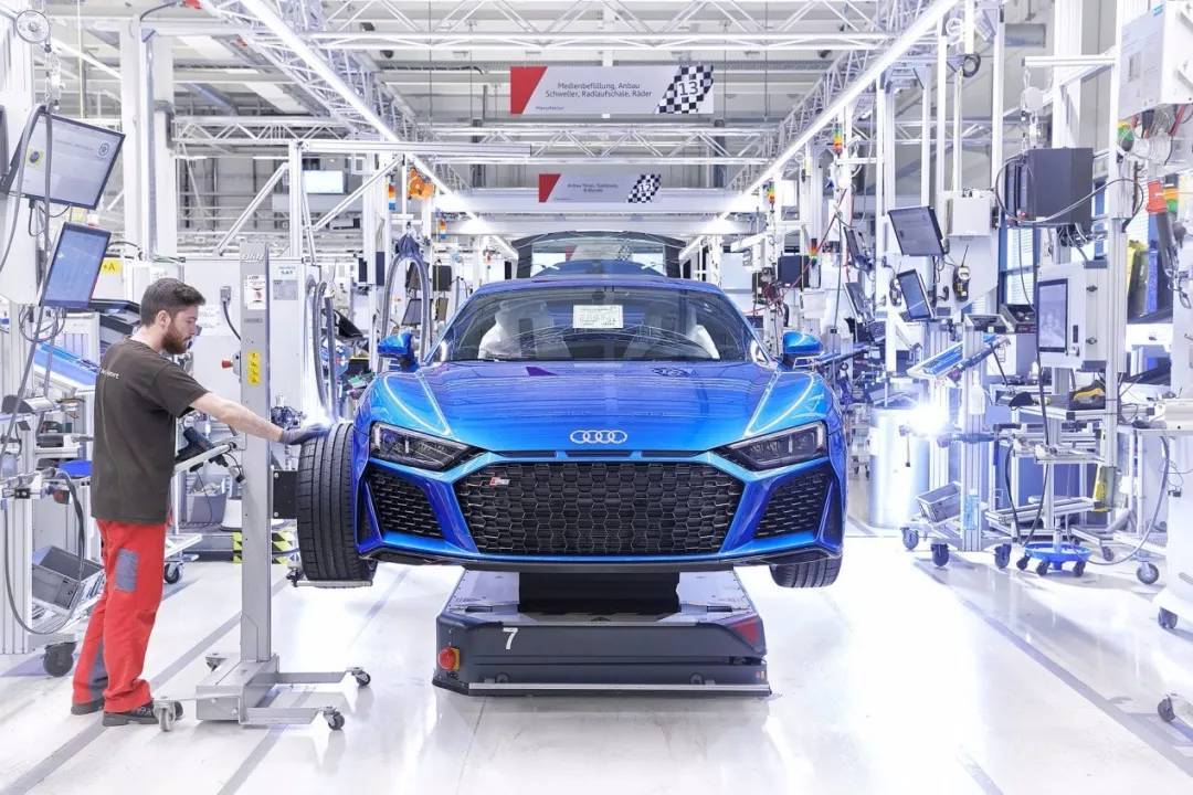 奥迪r8v10performance,老款奥迪r8v10一年需要多少钱