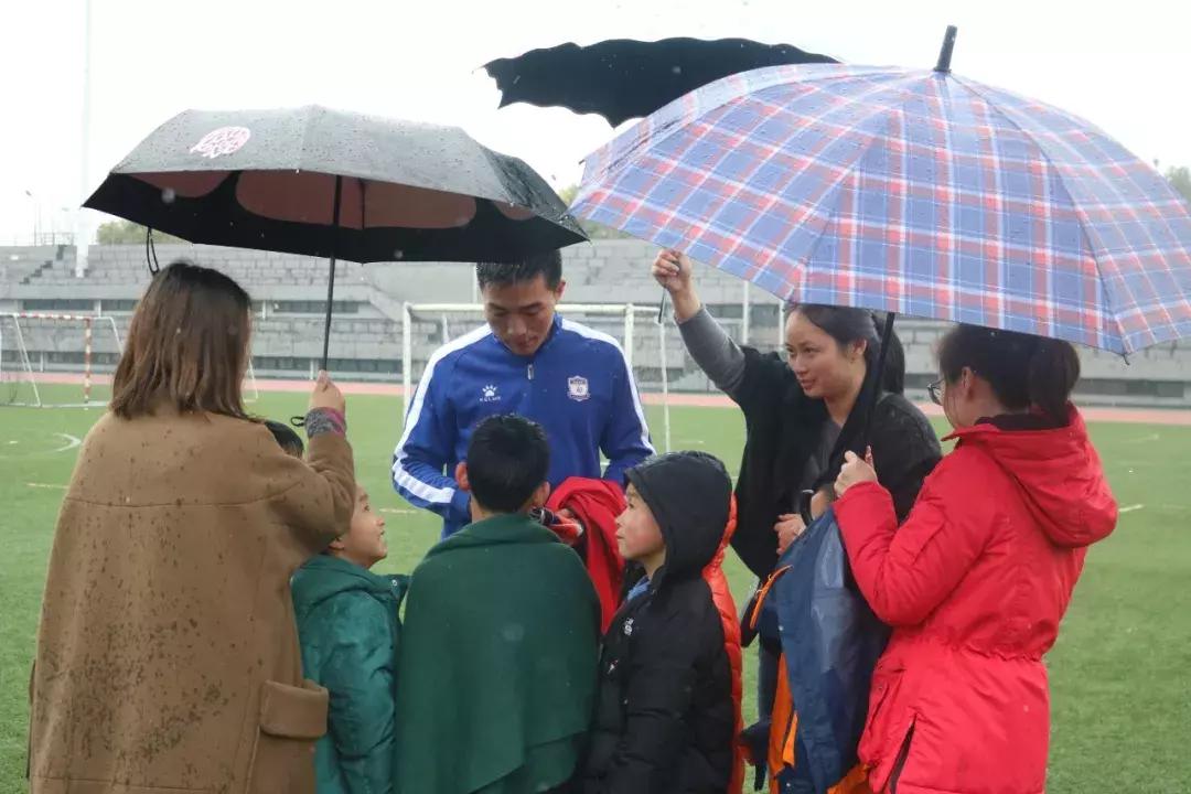 冬季踢球如何穿搭,秋冬踢球怎么穿衣服