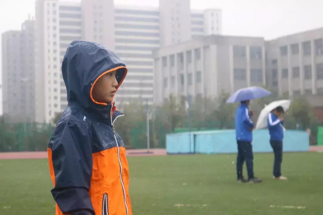 秋冬踢球穿搭,冬天踢球如何搭配衣服