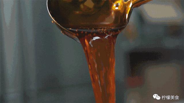 开在湖边的男团串串,我连店名都不会读