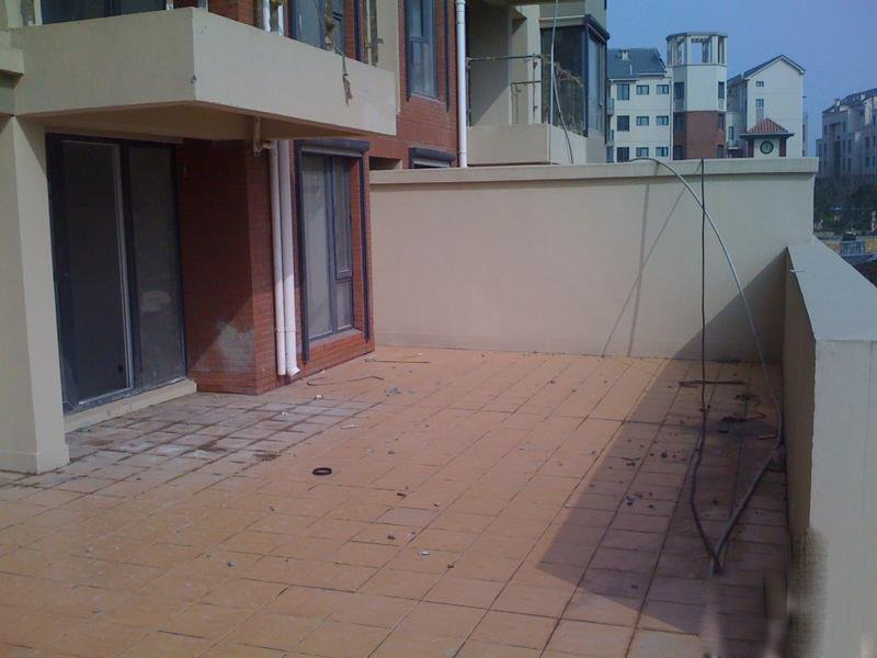 阳台很臭不知道臭味来源,阳台臭找师傅怎么找