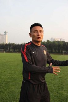 他是打破多项世界纪录的球王,他是公认的球王