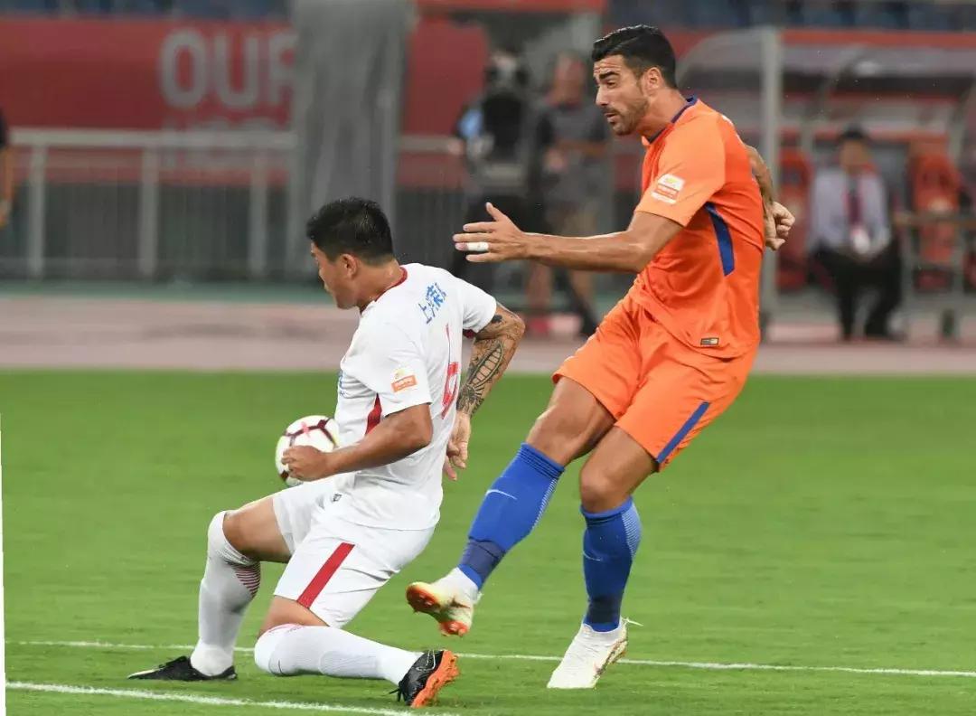 恒大遇困难从来不怂,恒大艰难时刻