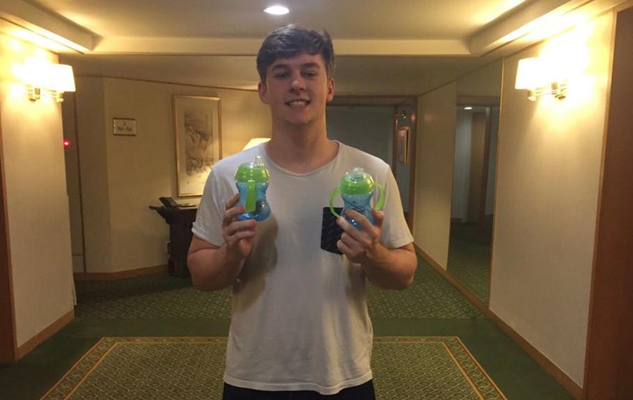 c9北美战队,c9打野被粉丝送奶瓶