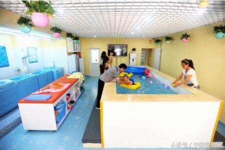 婴儿游泳馆水育师培训,母婴店水育师工作怎么样