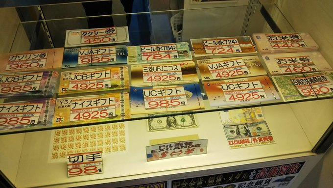 原来冲绳的二手中古店这么好逛，几百块巴宝莉，LV旅行包才4千！