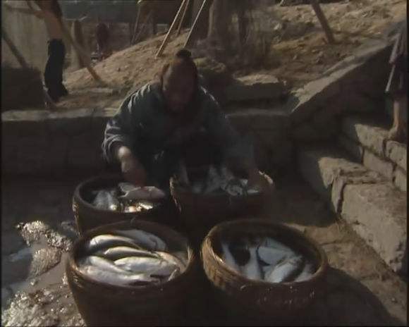 李逵为什么甘愿听从宋江,为什么李逵对宋江忠心耿耿