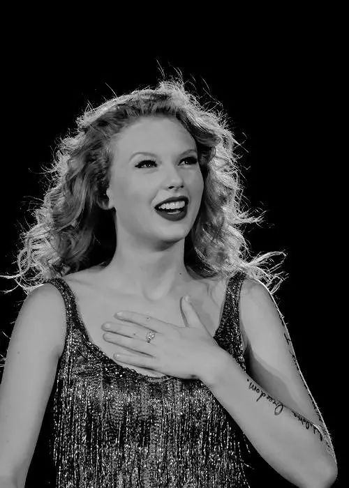 这个经历84段恋情,圈粉5亿的歌手:做自己,全世界都会为你鼓掌