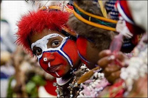 异域风俗:非洲人脸彩绘,小孩也臭美