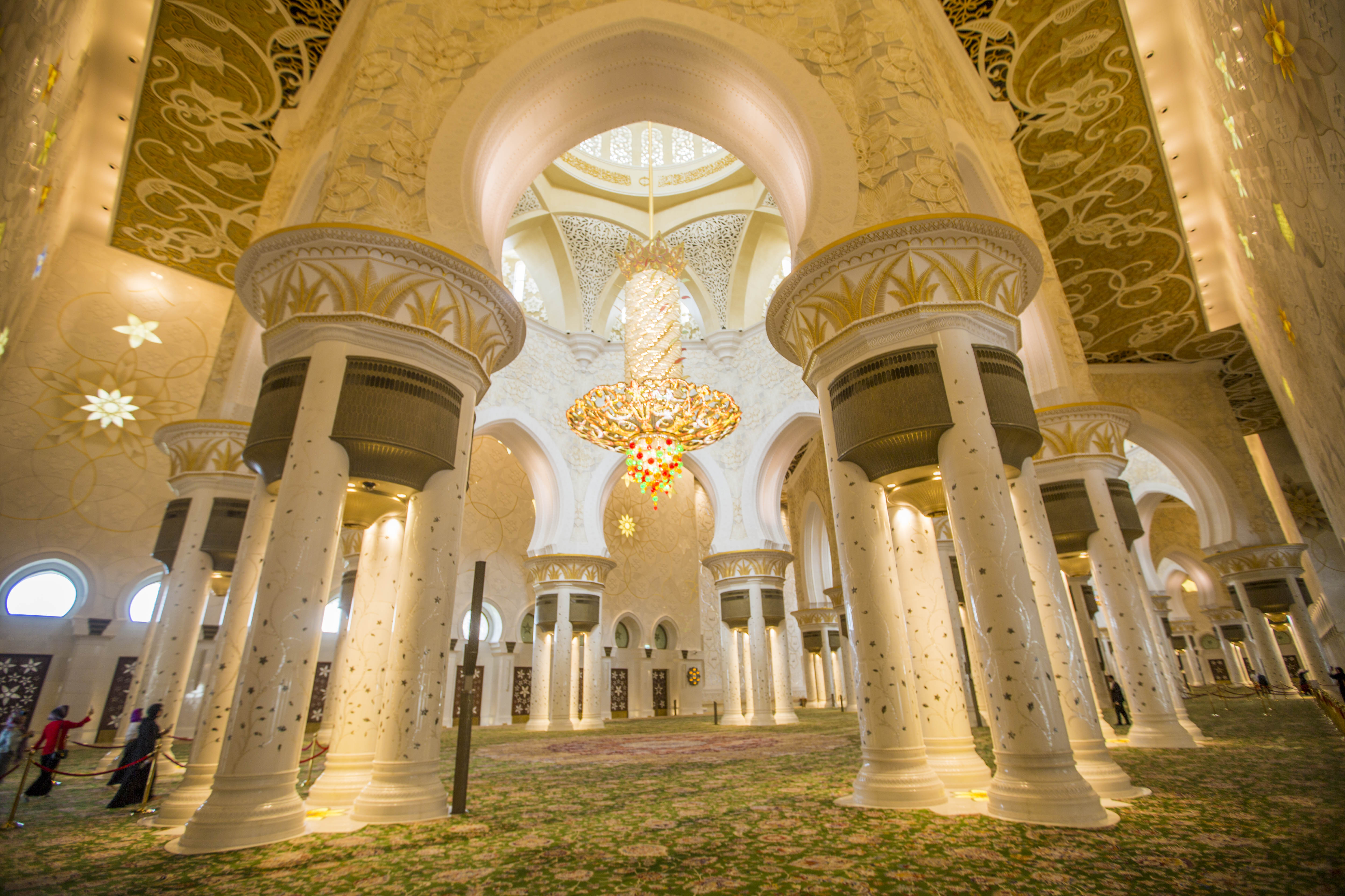 阿布扎比清真寺和阿里清真寺,阿联酋最奢华的清真寺