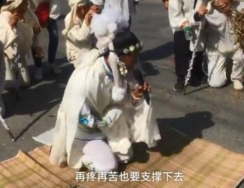 河南街头持刀男子被击毙,河南一男子拿菜刀当街砍人