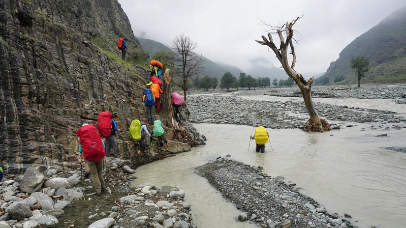 徒步到博格达峰,博格达环线雪域