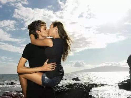 男生第一次接吻时有什么表现,男生第一次吻你闭眼代表什么