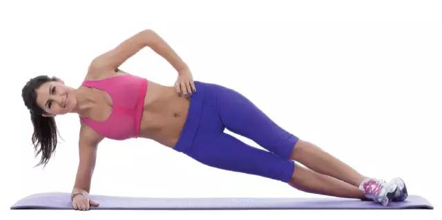 平板支撑一天几组可以练腹肌,平板支撑怎么练最下边的腹肌