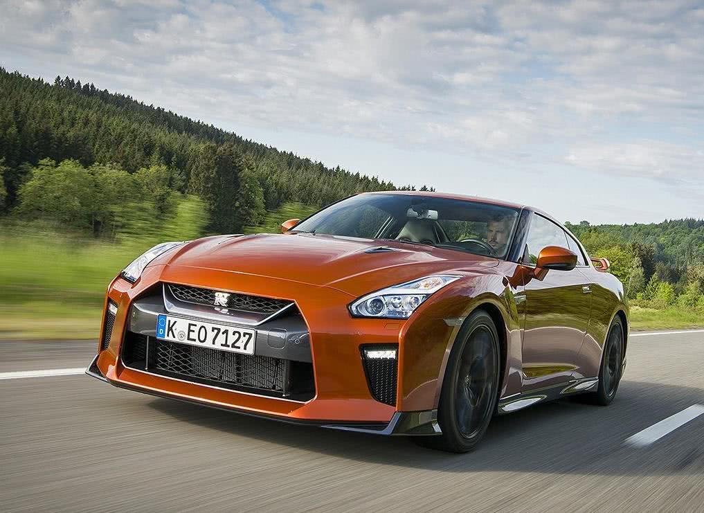 布加迪和gtr哪个更快,布加迪直线加速秒杀gtr