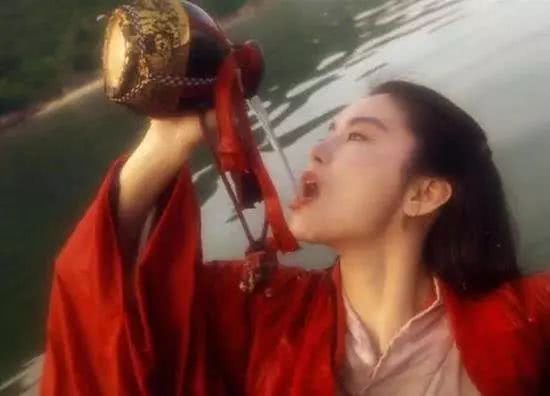 笑傲江湖里面的林平之是怎样的人,笑傲江湖林平之的辟邪剑法