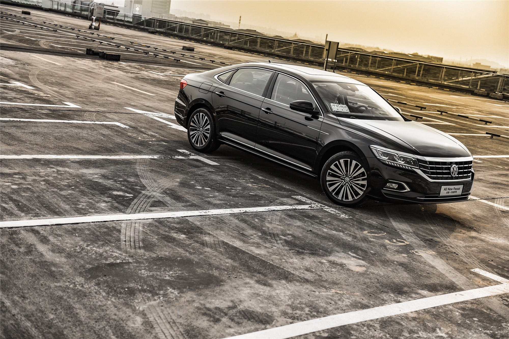 帕萨特途昂怎么选,途昂和帕萨特对比