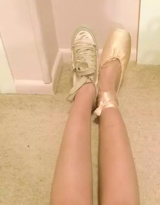 脚指甲盖里很痛,脚指甲盖一碰就很痛