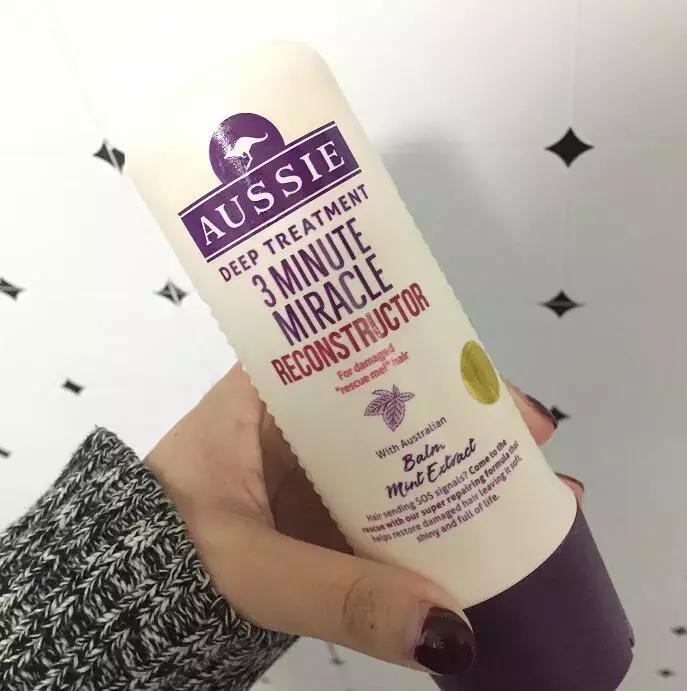 她希望头发躁起来，我希望头发乖一点