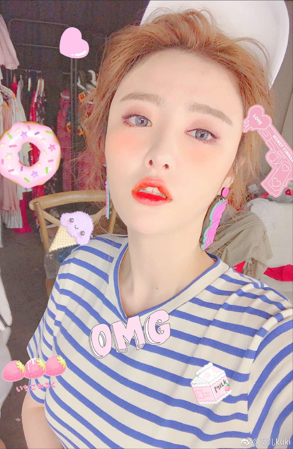 蔡徐坤与关晓彤什么关系,蔡徐坤和关晓彤