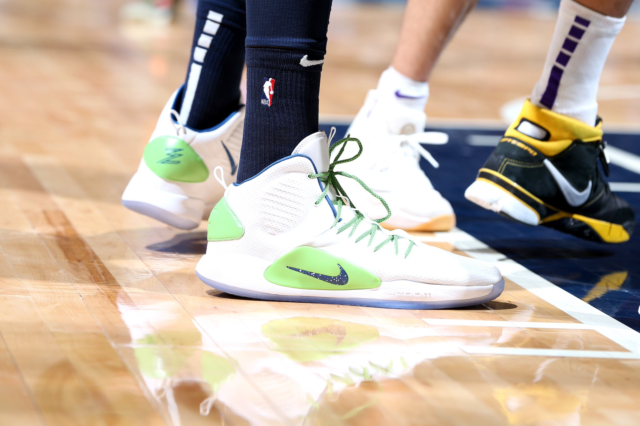 汤神回归穿的篮球鞋,汤神签约安踏前穿什么鞋