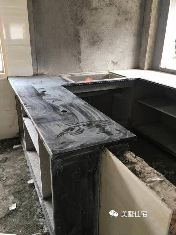 *东王广**先生小户型建别墅，加个复式楼，造价30万堪称村里最美！