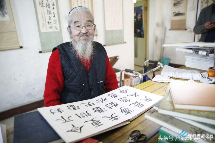 市民自发送别30位救火英雄,市民自发送别救人遇难者