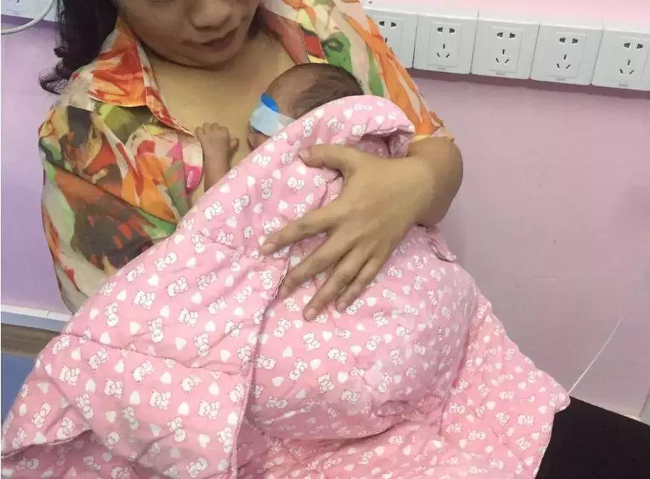 出生2斤多宝宝,出生2斤重的宝宝