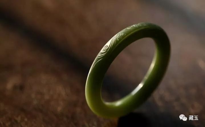 和田玉可以戴着洗澡吗,能戴着和田玉手镯洗澡吗