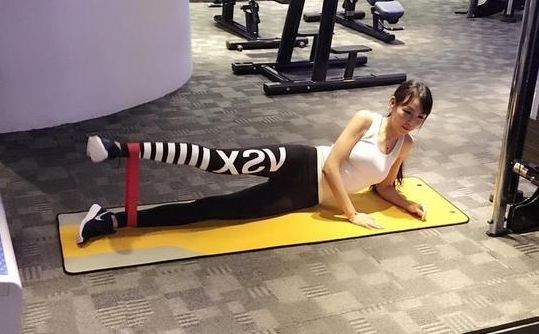 国足曾诚最新情况,国足第一门将曾诚与妻子现状