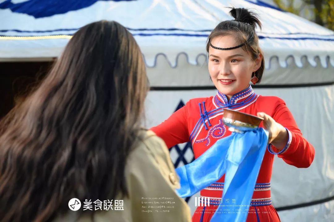 走进蒙古包吃烤羊美食,昆明必吃烤全羊好去处