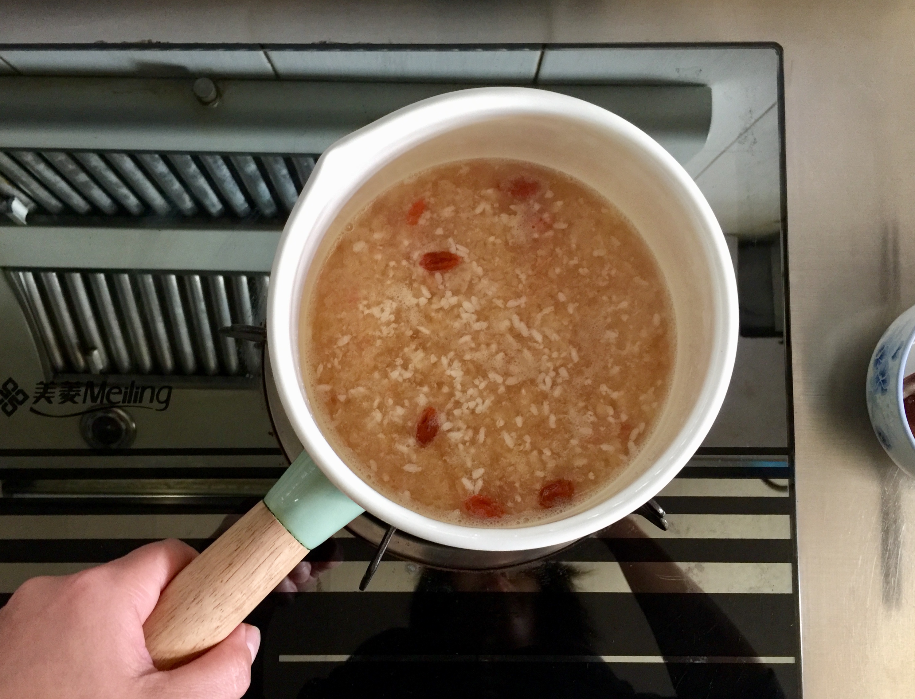 鲜榨柠檬梨汁热饮,榨一杯冰糖雪梨