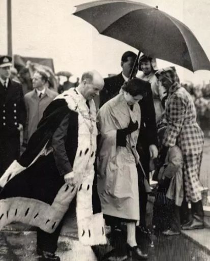 burberrylondonengland风衣,burberryblacklabel风衣