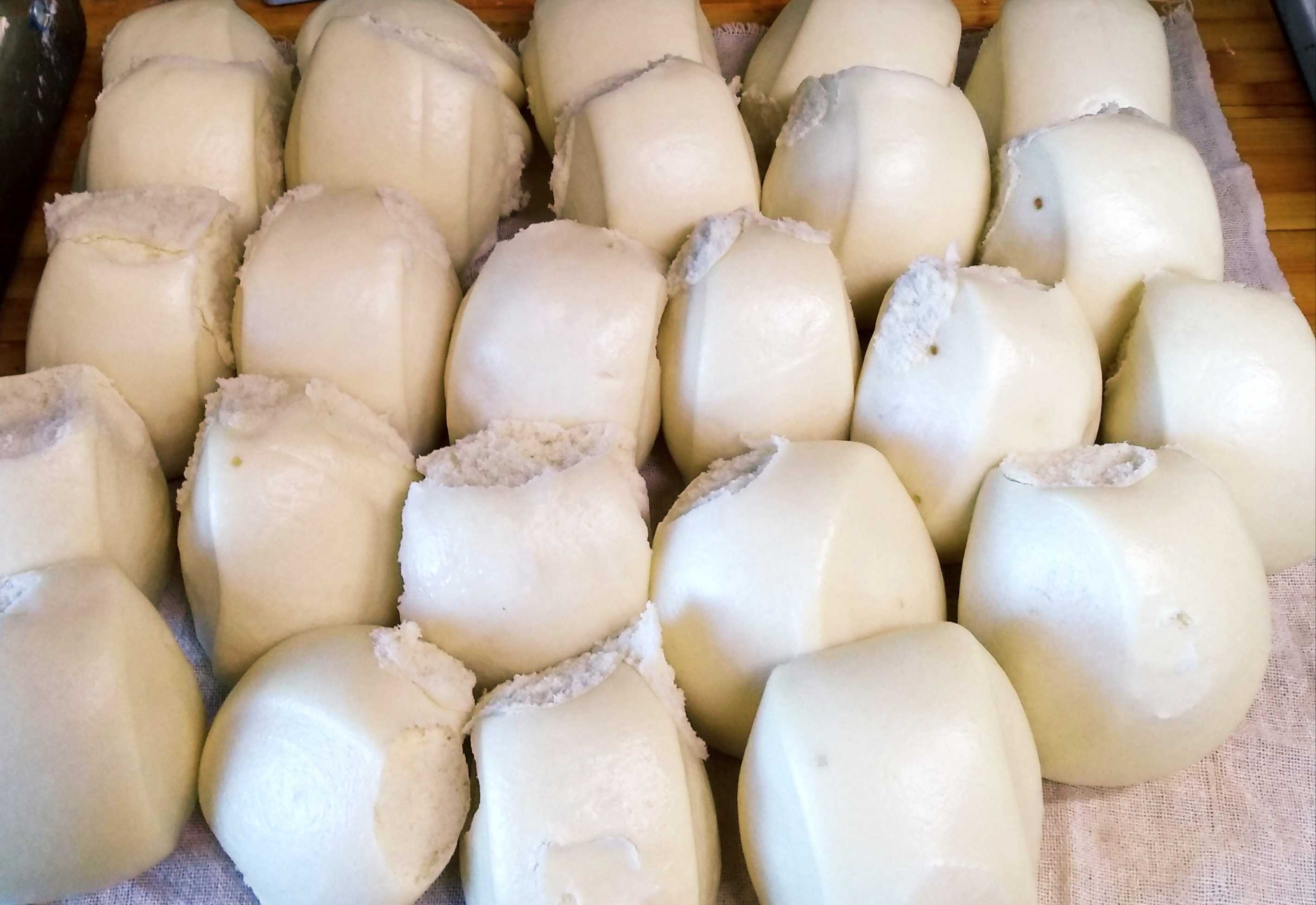 包子馒头蒸出来底部发硬,包子馒头蒸好后怎么保持松软