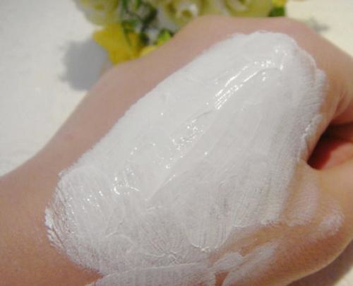 佰草集的大白泥面膜里面带的泡沫,佰草集大白泥面膜典萃版与瓷意版