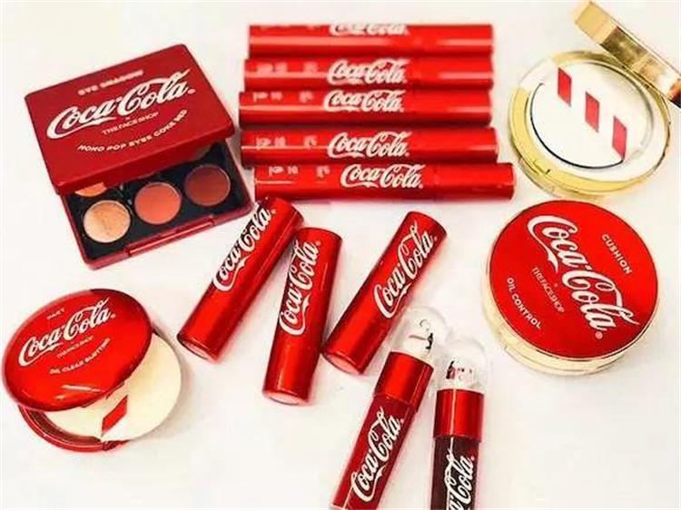 可口可乐打进彩妆行业？网友：口红是可乐味儿吗？