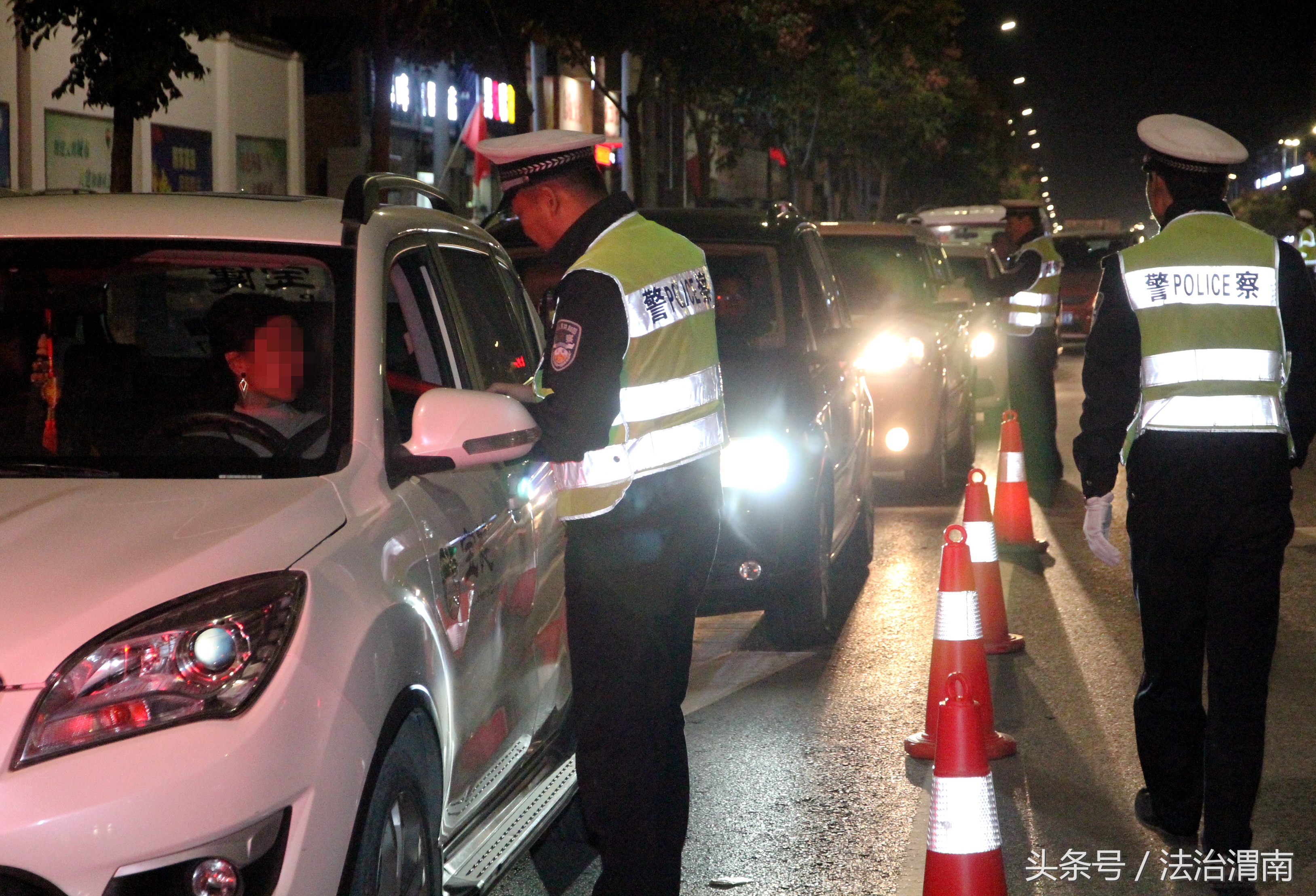 交警开展酒驾醉驾夜查统一行动,全警保平安交警严查酒驾违法行为