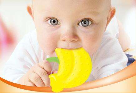 宝宝长牙不吃什么以后牙长得好,宝宝长牙后奶睡怎么护理牙