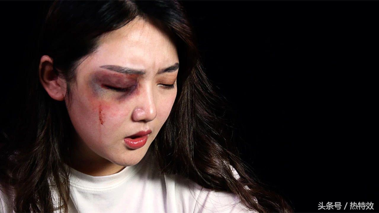 眼睛周围淤青如何化妆遮盖,眼睛淤青化妆教程