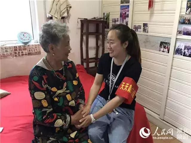 红蓝绿黑你喜欢什么色,红绿蓝清新配色