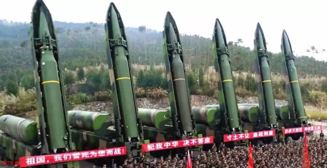 神奇的“同城快递”，教你如何辨认东风“中近程导弹三剑客”