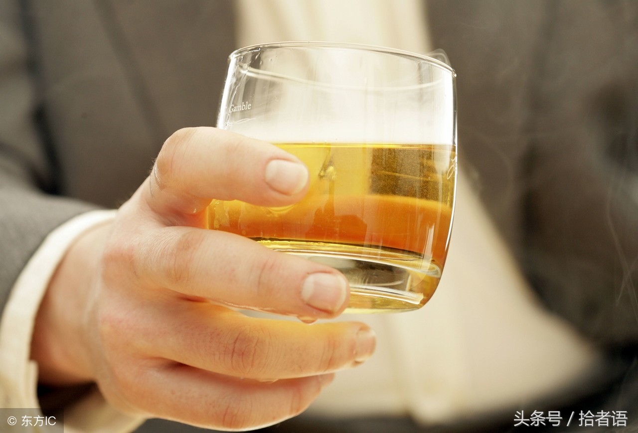 怎么在酒桌上被人高看一眼,酒桌上说的话不能让第三个人知道