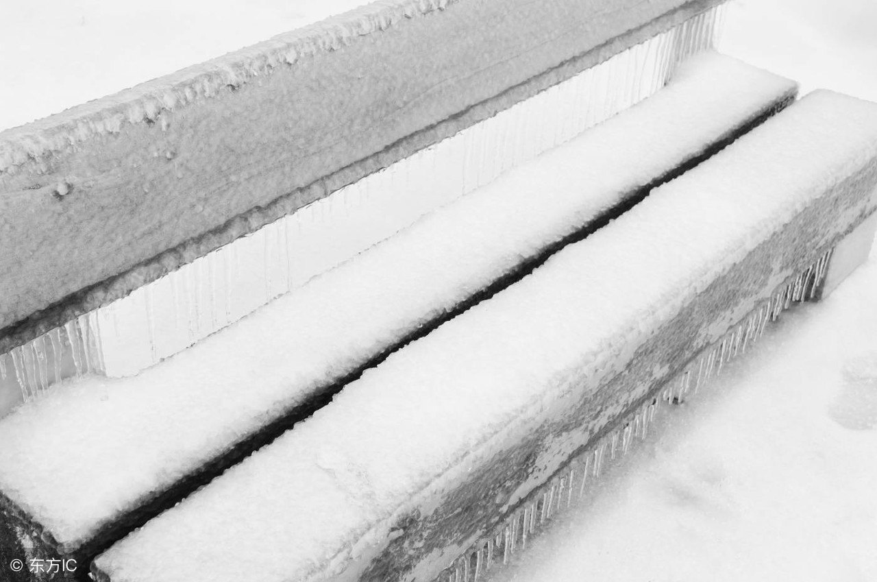 藏在雨雪之中我努力忘记是这样吗