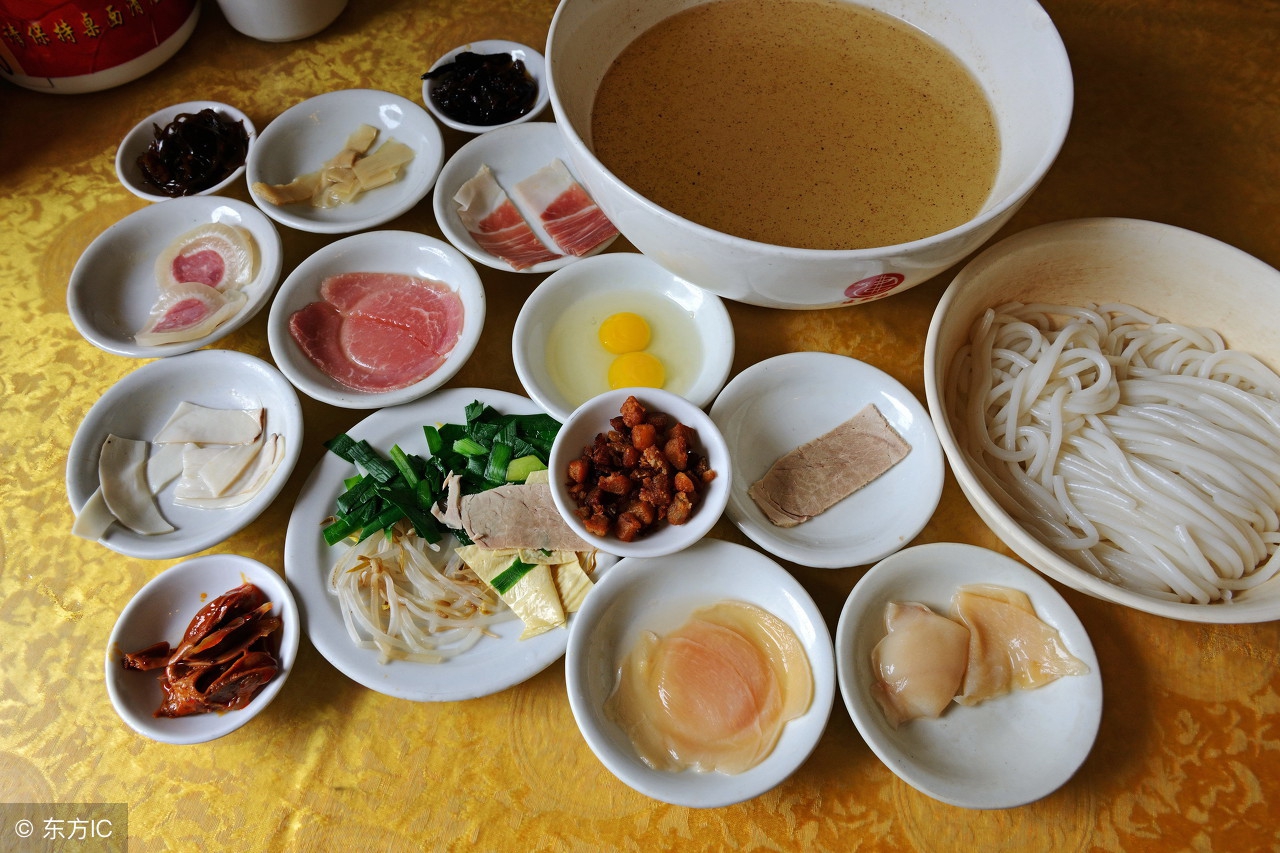 云南过桥米线元气米浆做法,云南蒙自过桥米线正宗做法