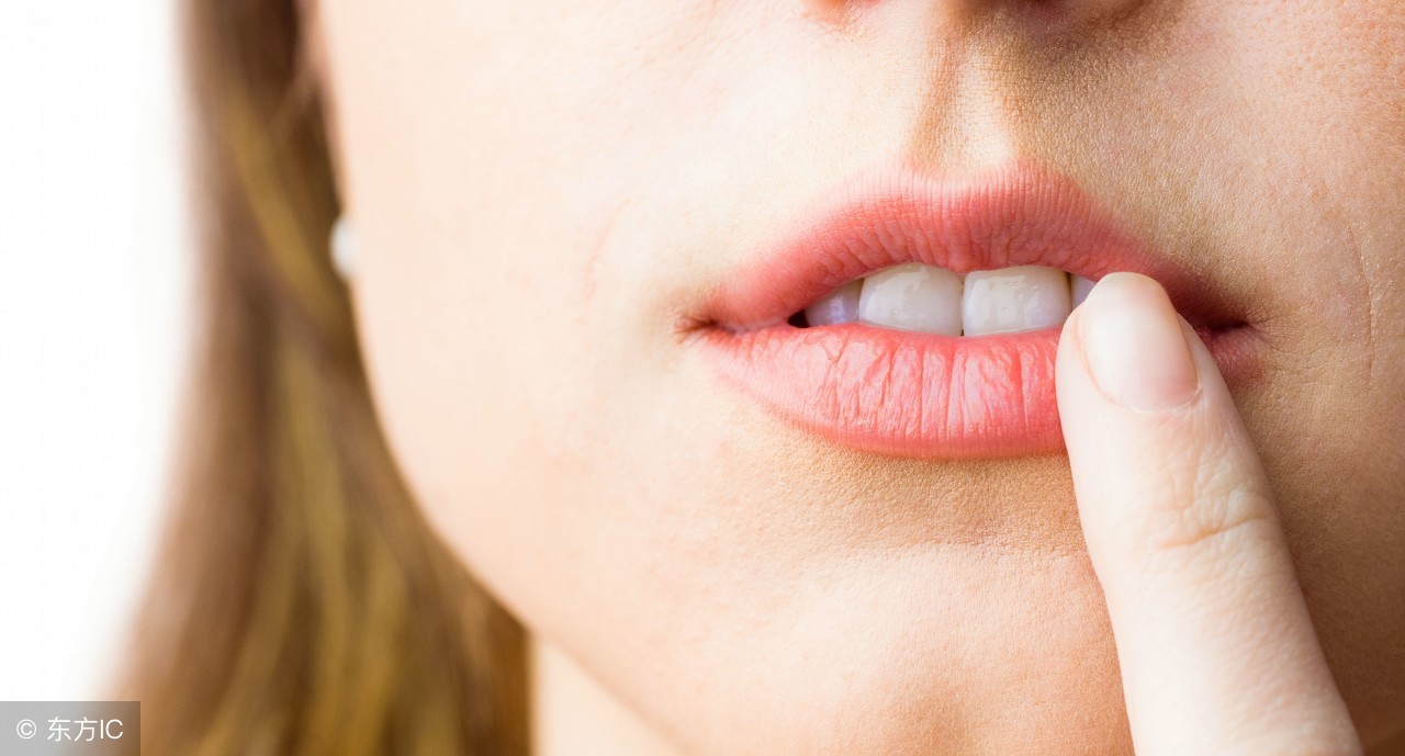 学会这7种方法，轻松解决唇干唇裂出血问题
