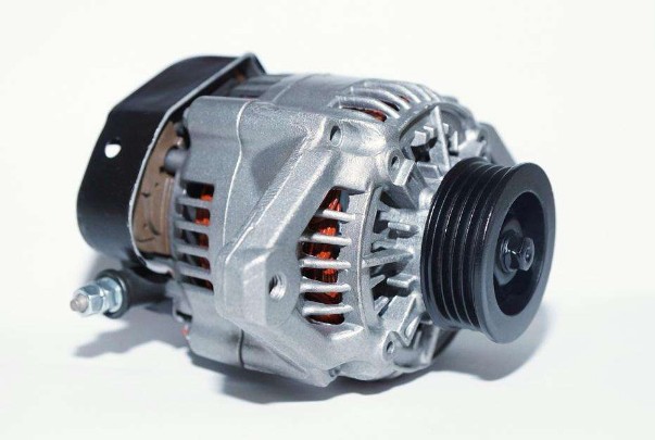 发动机舱怎么识别里面配件,发动机舱配件图片大全