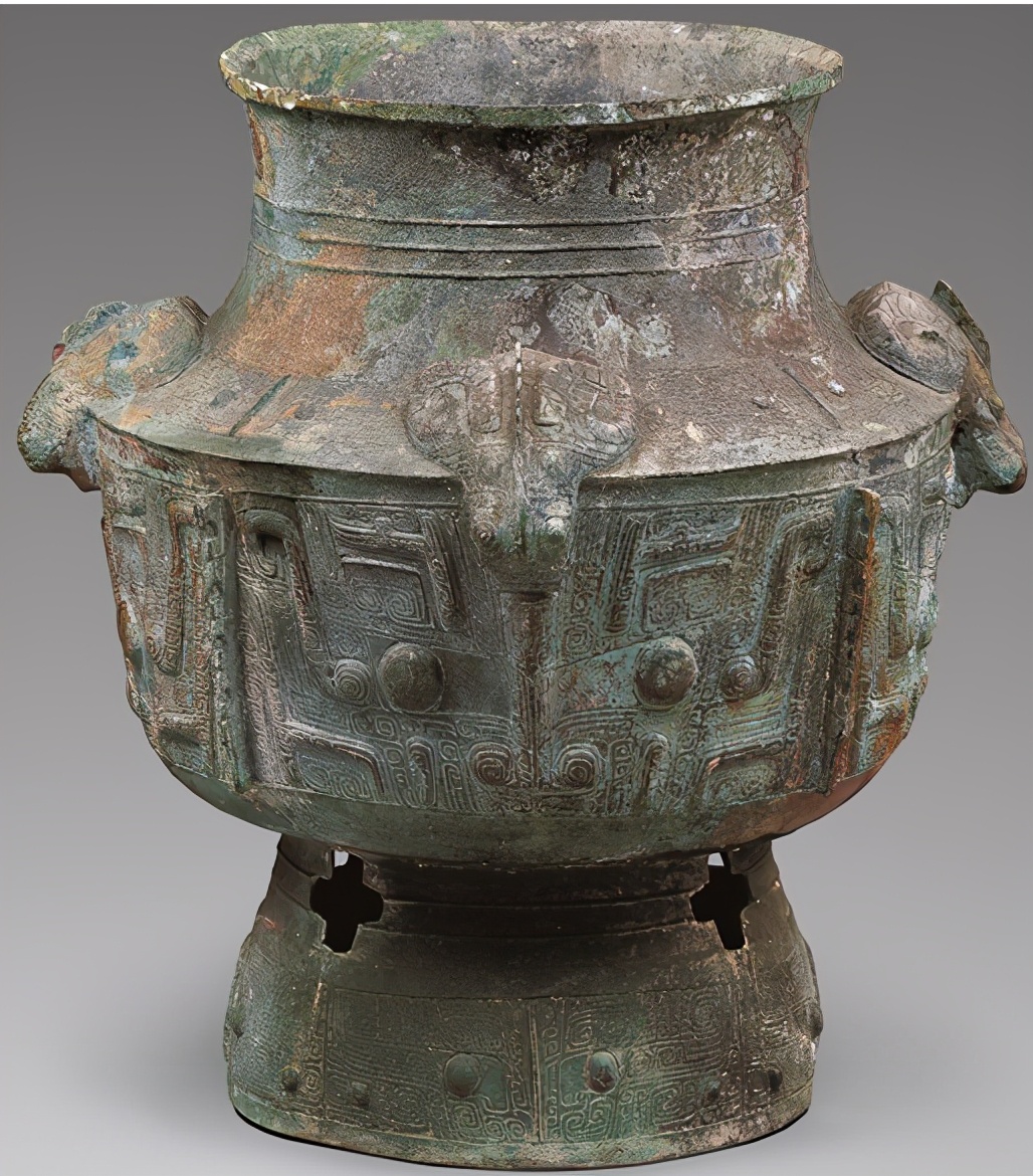 三星堆三号坑出土的青铜神坛文物,三星堆再出土青铜大面具