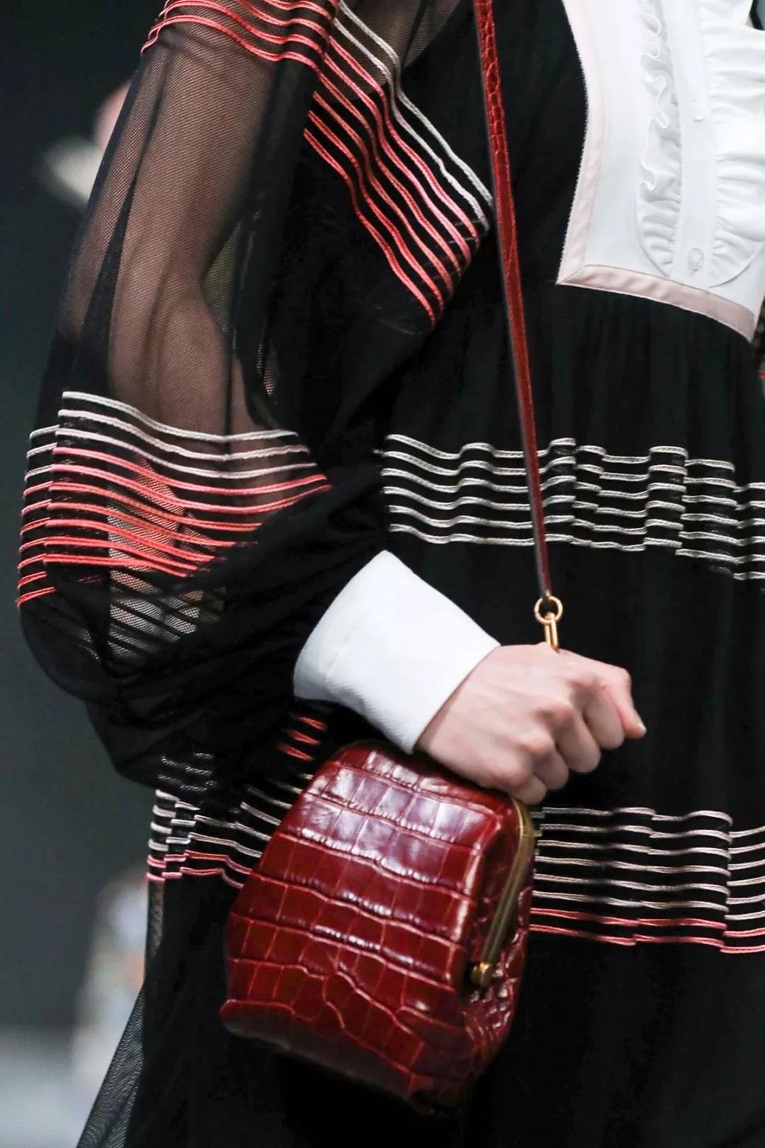 等疫情过后穿上漂亮的衣服,等疫情过后去赏花